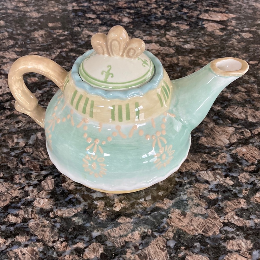 TRACY PORTER HANDPAINTED TEAPOT W LID NEW